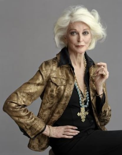 La modelo Carmen Dell´Orefice, de 81 años, sigue en activo desde que empezara su carrera en 1947.