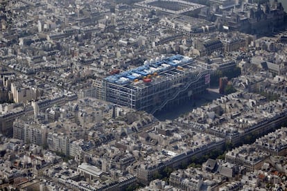 Centro de Arte Moderno Pompidou. Construido por los arquitectos Renzo Piano y Richard Rogers, fue inaugurado en 1977.