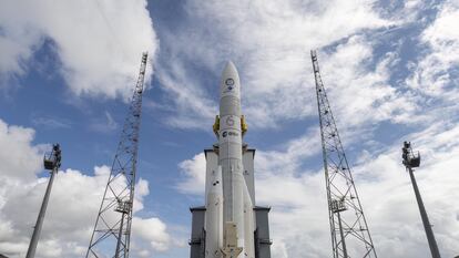 El Ariane 6, en la plataforma de lanzamiento del Puerto Espacial Europeo de Kourou (Guayana Francesa), el 20 de junio.