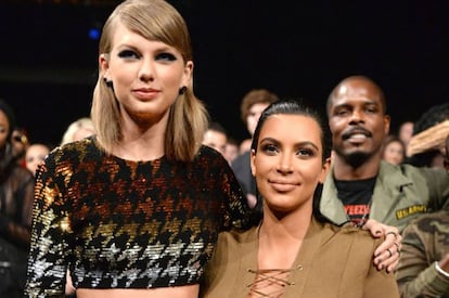 Taylor Swift y Kim Kardashian en los MTV Video Music Awards en 2015.
 