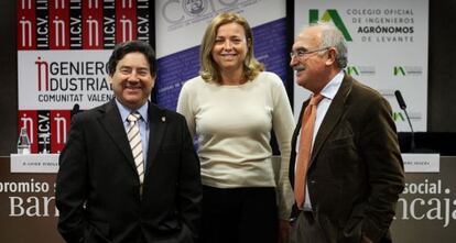 De izquierda a derecha, Javier Turégano, Mercedes Aviñó y Baldomero Segura en Valencia.