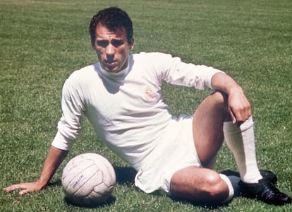 El futbolista coruñés Amancio, en un entrenamiento en el Santiago Bernabéu en 1974.
