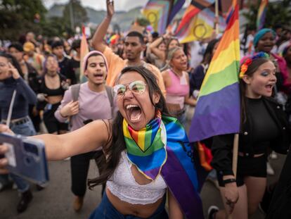 Miles de personas marchan en Bogotá (Colombia), el 2 de julio del 2023.