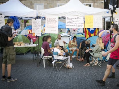 Acampada independentista a la plaça Sant Jaume.