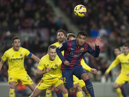 Rafinha remata de cabeza ante rivales del Villarreal.