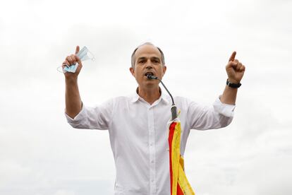 El exconsejero de la Presidencia y exportavoz de la Generalitat Jordi Turull, tras salir de la prisión de Lledoners (Barcelona) el 23 de junio, un día después de ser indultado por el Gobierno.