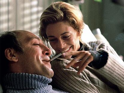 Javier Bardem y Belén Rueda, en <i>Mar adentro</i>.