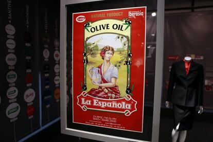 Anuncio de la marca de aceite La Española destinado al mercado extranjero presente en la exposición.