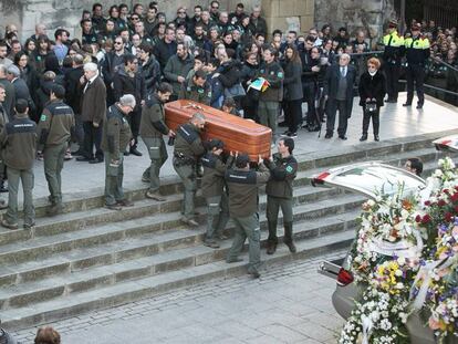 Funeral de los dos agentes rurales asesinados por un cazador.