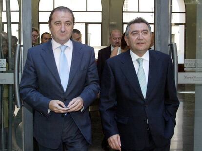 El expresidente de la Diputaci&oacute;n de Valencia, Fernando Giner, a la derecha.