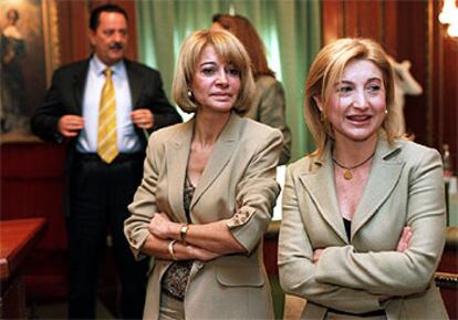 García Marcos (izquierda) y Francisca Aguilar, en un pleno de Marbella.