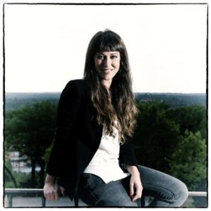 La cantante posa en la barandilla del Templo de Debod.