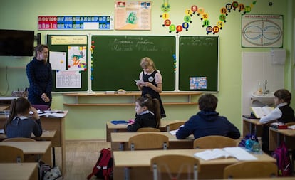 Una clase del Gimnasio 28 de Minsk, que tiene un programa en lengua bielorusa.