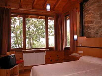 Una de las habitaciones de L&#39;Aldea Perdida, a 25 euros por persona y noche.