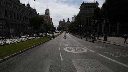 Señales de Madrid central en la calle Alcalá.