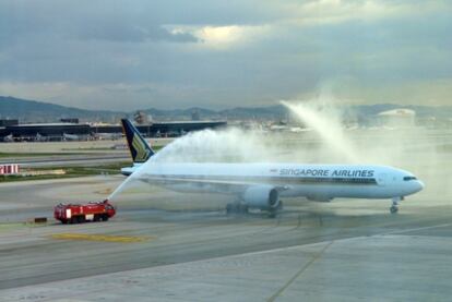 Avión de Singapore Airlines en el acto de inauguración de la nueva ruta Barcelona-Sao Paulo.