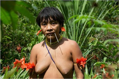 Mulher Yanomami na aldeia Papiú.