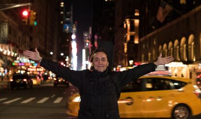 Vicente Amigo en la Sexta Avenida, al lado del Carnegie Hall.