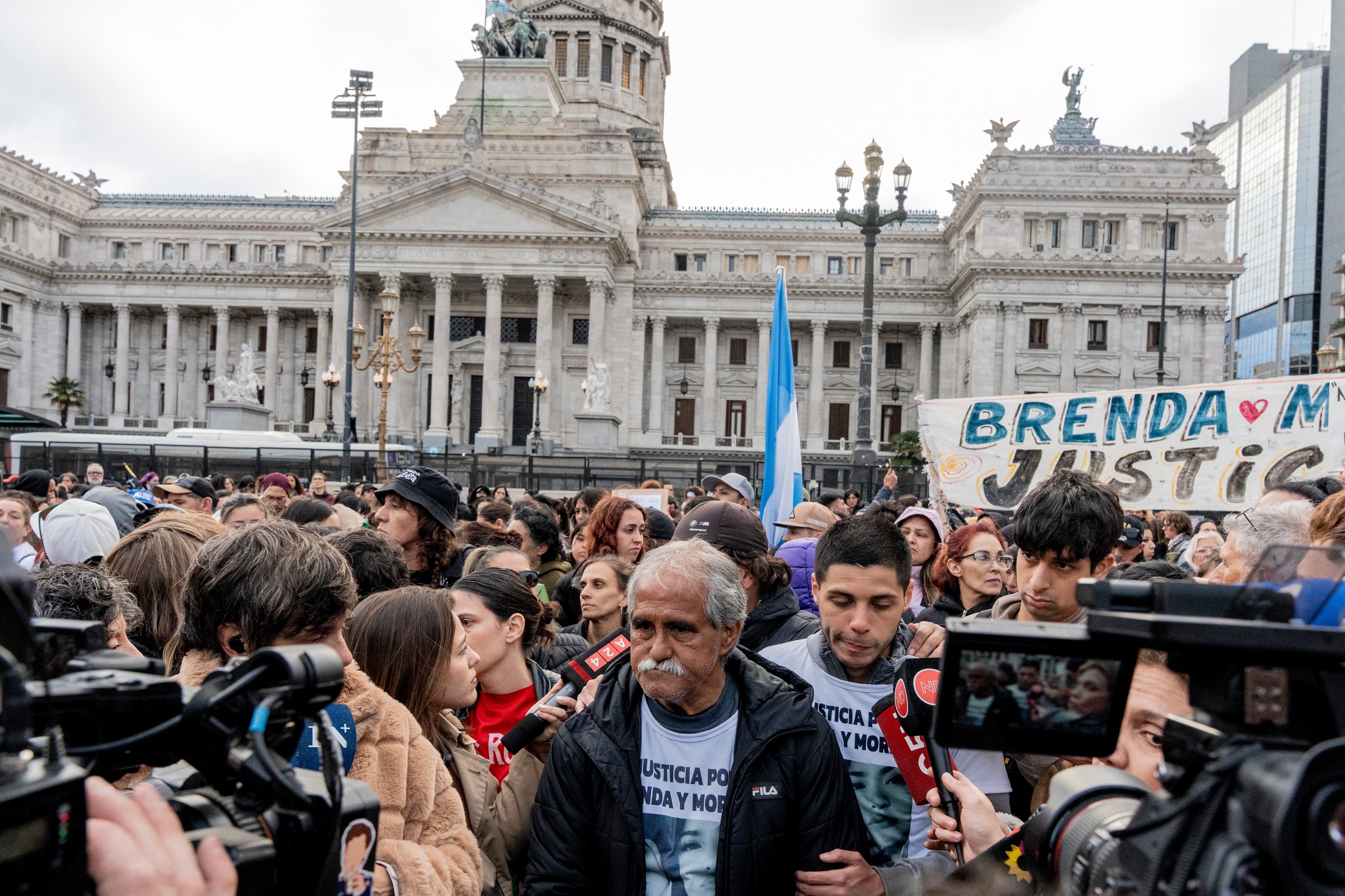 Argentina clama justicia por el triple feminicido narco de Lara, Brenda y Morena