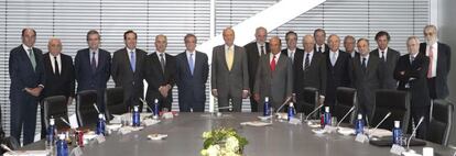 Los miembros del l Consejo Empresarial para la Competitividad, integrado por los presidentes de las grandes empresas espa&ntilde;olas, junto al Rey Juan Carlos I. 