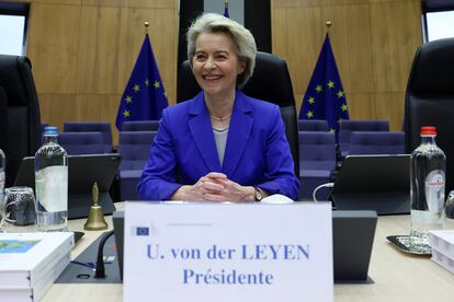 La presidenta de la Comisión Europea, Ursula von der Leyen, participa en la reunión del Colegio de Comisarios, este martes en Bruselas.