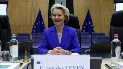 La presidenta de la Comisión Europea, Ursula von der Leyen, participa en la reunión del Colegio de Comisarios, este martes en Bruselas.