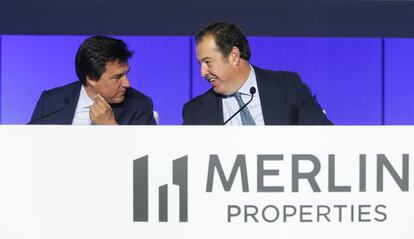 Ismael Clemente, CEO de Merllin Properties (a la izquierda) y Javier Garcia-Carranza, presidente, durante la junta de accionistas de 2023, este jueves en Madrid.