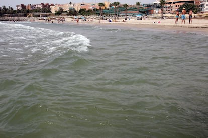 Vista de la playa de San Gabriel al sur de la ciudad de Alicante, una de las 'galardonadas' por Ecologista en Acción.