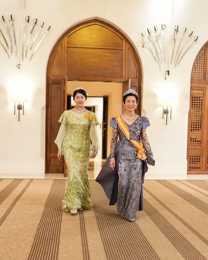 Hisako de Takamado, miembro de la familia imperial japonesa y viuda de Norihito, príncipe Takamado, acudió al enlace y a la fiesta junto a su hija mayor, la princesa Tsuguko.
