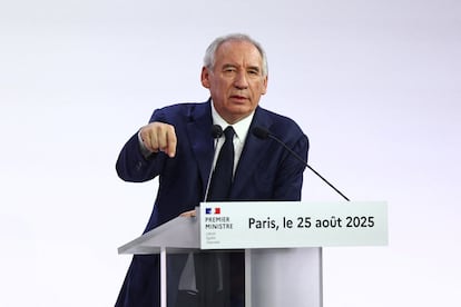El primer ministro de Francia, François Bayrou, durante una conferencia de prensa este lunes en París. 