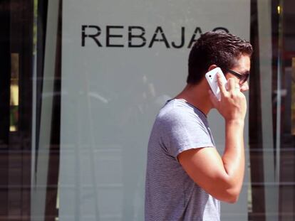 Casi 650.000 españoles cambian de operador móvil en agosto, récord en este mes veraniego
