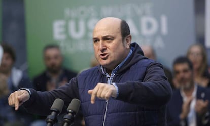 Andoni Ortuzar, presidente del PNV, en un acto electoral de su partido en San Sebastián. 
 