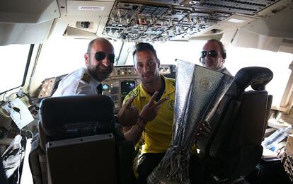 Beto, en la cabina del avión.