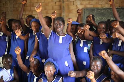 Christiana y sus compañeras del Grupo de Niñas de Moyamba en Sierra Leona.