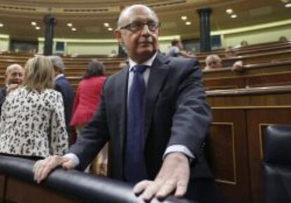 El ministro de Hacienda, Crist&oacute;bal Montoro, durante la &uacute;ltima sesi&oacute;n de control al Gobierno celebrada el Congreso de los Diputados. 