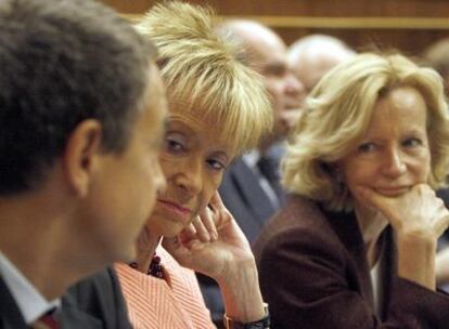 El presidente Zapatero y las vicepresidentas Fernández de la Vega y Salgado, en el Congreso.