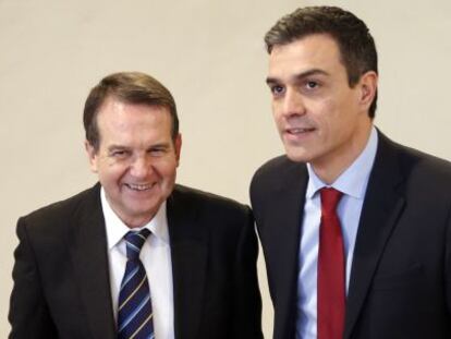 El secretario general del PSOE, Pedro S&aacute;nchez, y el presidente de la FEMP, Abel Caballero. 