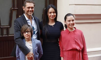 Nacho Vidal junto a su esposa Franceska y sus hijos Violeta y León, en el Festival de Cine de Málaga, el pasado marzo.