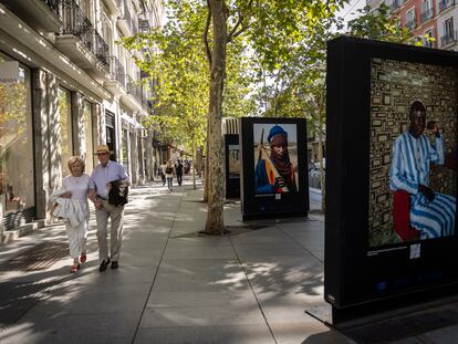 Exposición de fotografía 'Empleos que cambian vidas: Construir Mauritania' de Alfredo Cáliz, en la calle Serrano De Madrid.