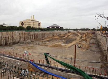 Aspecto de las obras de cimentación para la Torre Pelli, ayer en la isla de La Cartuja (Sevilla).