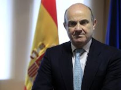 El ministro espa&ntilde;ol de Econom&iacute;a y Competitividad, Luis de Guindos, durante unas declaraciones realizadas a EFE hoy en Madrid, en las que asegur&oacute; que las previsiones de la Comisi&oacute;n Europea (CE).