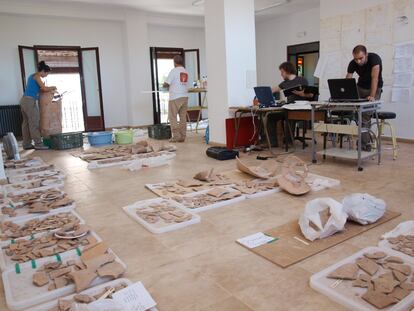 Laboratorio donde se analizan los materiales cerámicos hallados en el cerro de la Cruz (Córdoba).