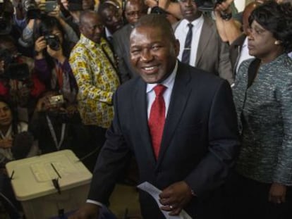 Filipe Nyusi, futuro presidente de Mozambique, el d&iacute;a de las votaciones.