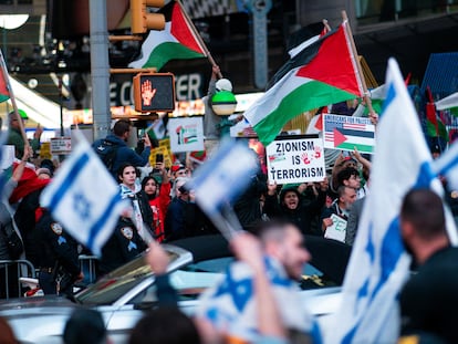 Pro-Israeli supporters confront people attending a demonstration to express solidarity with Palestinians in Gaza, in New York City, October 13, 2023.