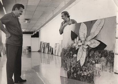 Mario Benedetti (izquierda) y el pintor cubano Mariano Rodríguez, en el Museo de Bellas Artes de La Habana en 1987.
 