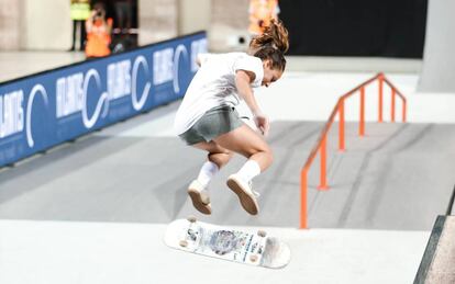 Mar Barrera compite en 'street skate', en los World Roller Games de Barcelona.