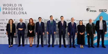 De izquierda a derecha, Montserrat Domínguez, Carlos Núñez, Pilar Gil, Salvador Illa, Pedro Sánchez, Joseph Oughourlian, Jaume Collboni, Pepa Bueno, Carlos Prieto y Fernando Carrillo. 