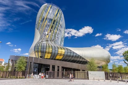 El complejo cultural La Cité du Vin (La Ciudad del Vino), en el nuevo barrio de Bassins à Flot.