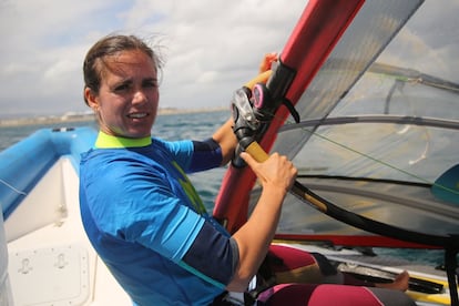 Un primer plano de Marina Alabau durante el entrenamiento en Algeciras. Terminada la sesión se marcha a casa a jugar con su hija Marta que en septiembre cumplirá tres años.