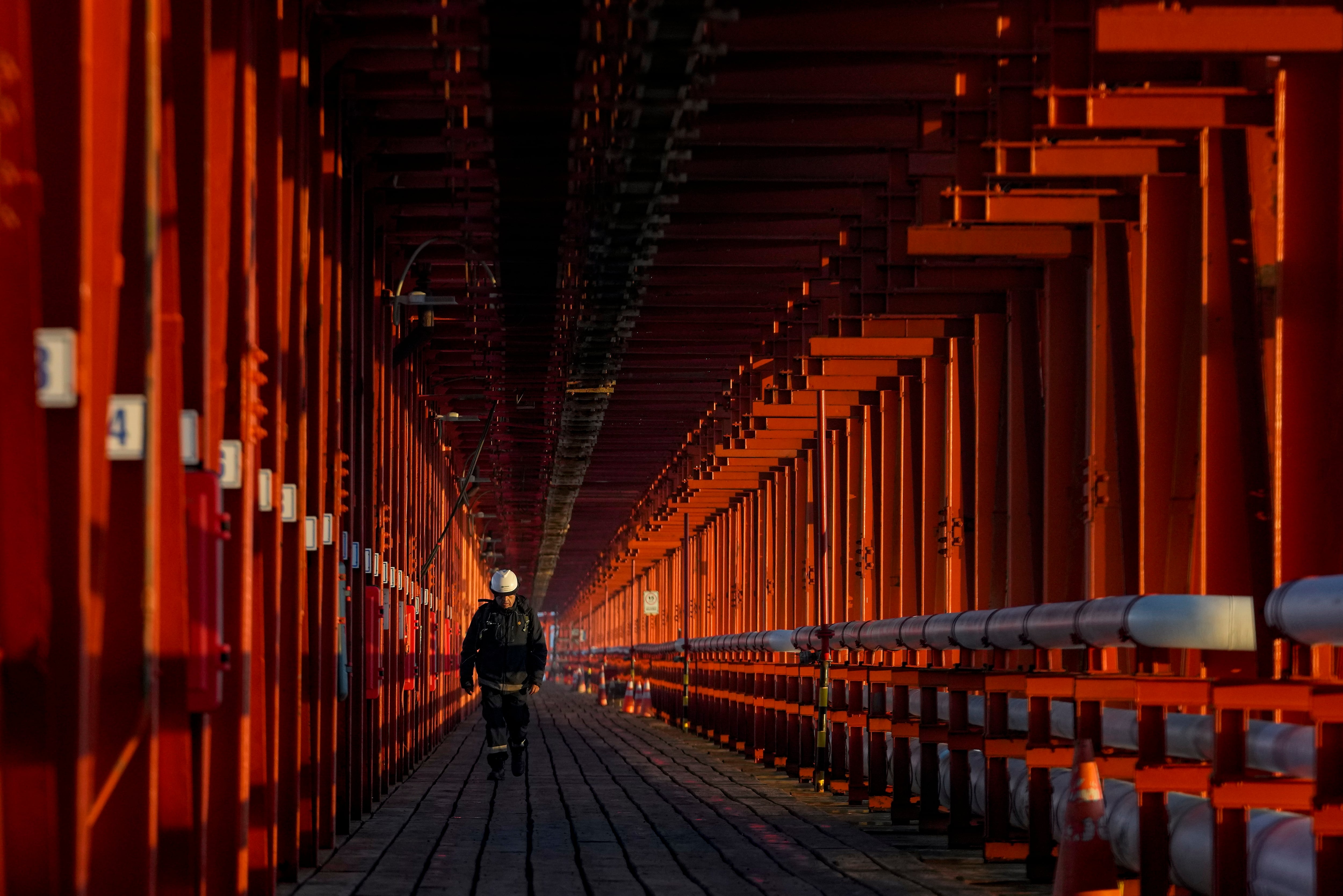 La economía y el empleo dejan atrás a la seguridad como la prioridad exigida por los chilenos al Gobierno de Kast